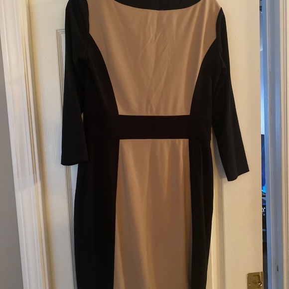 St. John three quarter sleeved dress. - Picture 4 of 4